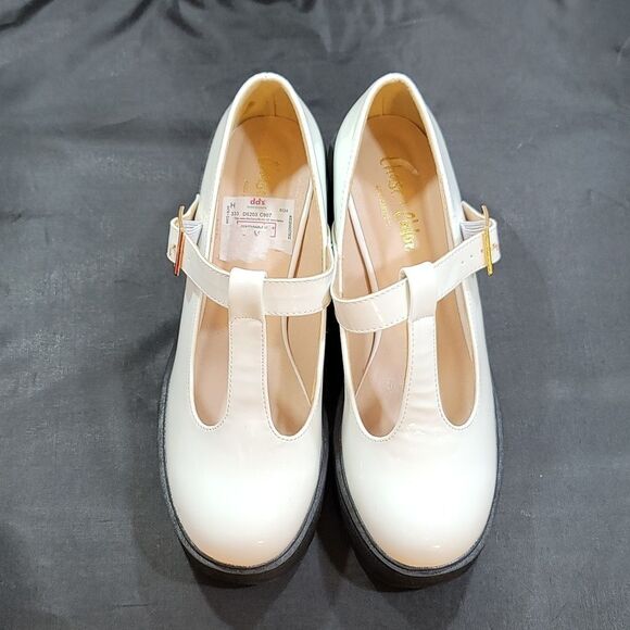 BRAND NEW CHASE &CHLOE FAUX PATENT LEATHER T-STRAP MARY JANE HEELS - Picture 2 of 16